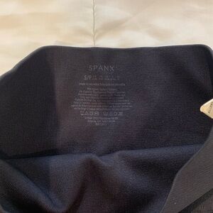Spanx cropped leggings small